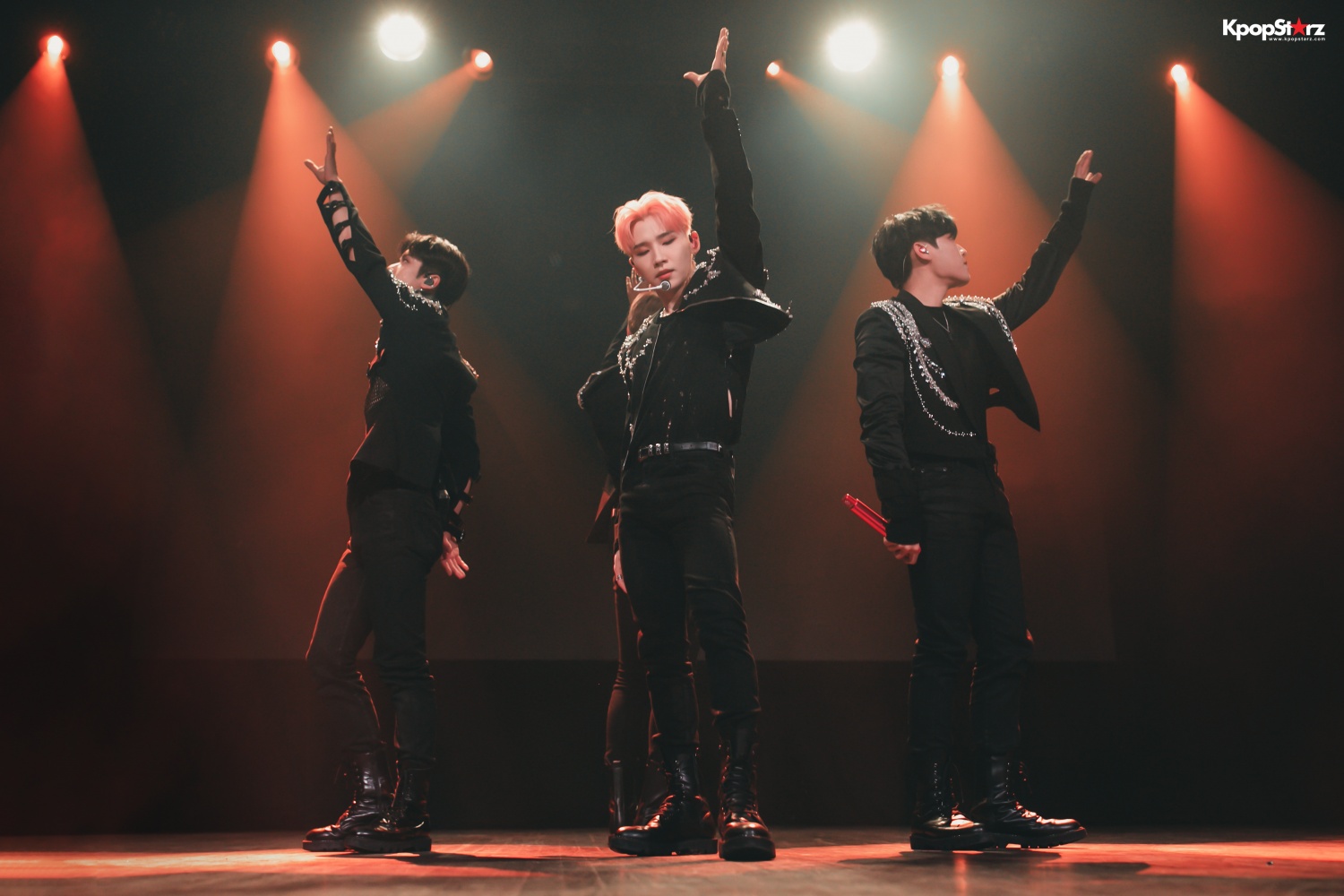 AB6IX Meets ABNEW First in ABNew York — The Start of 2022 Fanmeeting ‘AB_NEW AREA!’