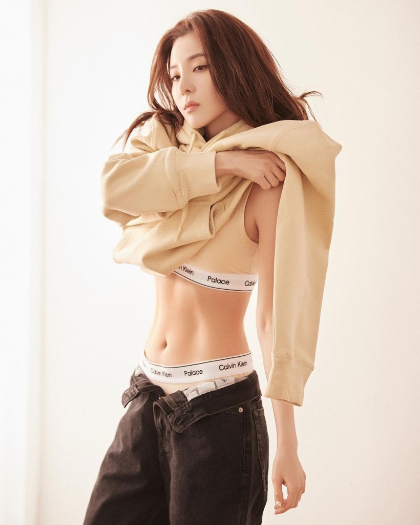 5 K-pop Idol Workout Routines To Lose Weight This Summer: Dara, TWICE Momo, More!