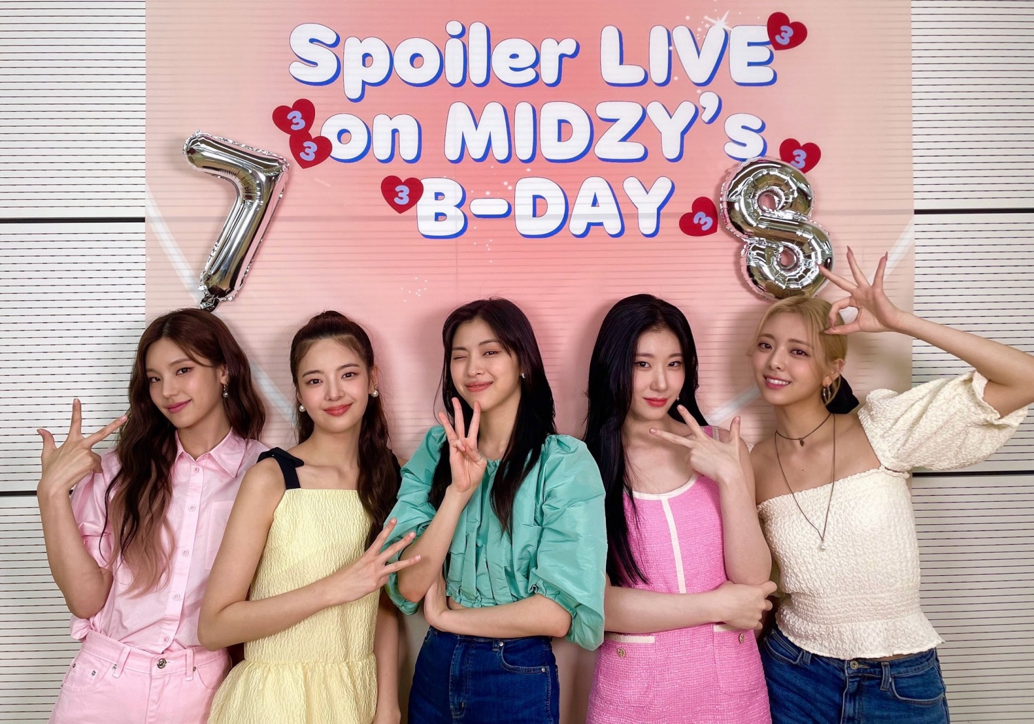 ITZY unveils lyric poster for new song 'SNEAKERS'... Expectations for new releases
