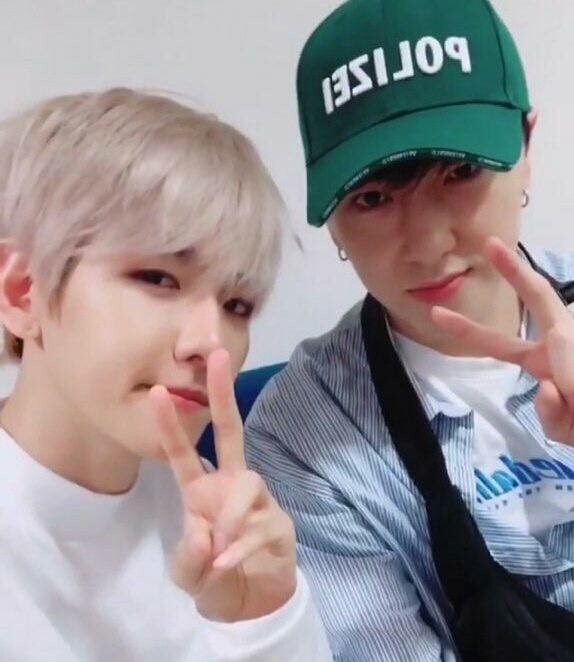 EXO Baekhyun Draws Mixed Reactions After Allegedly Being Spotted With THIS Idol