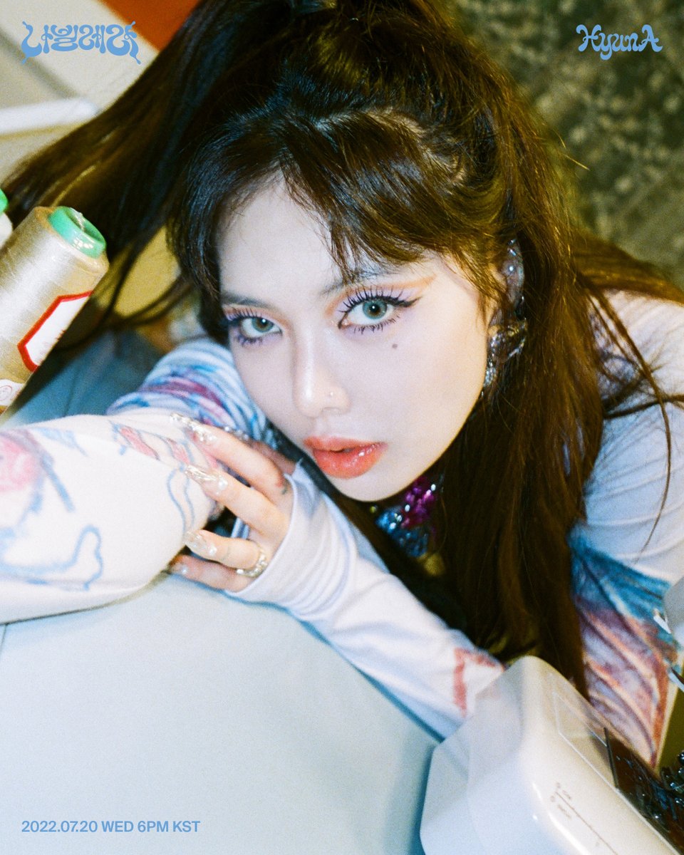 HyunA, from red lip to fishnet stockings… 'Nabillera' unconventional visuals