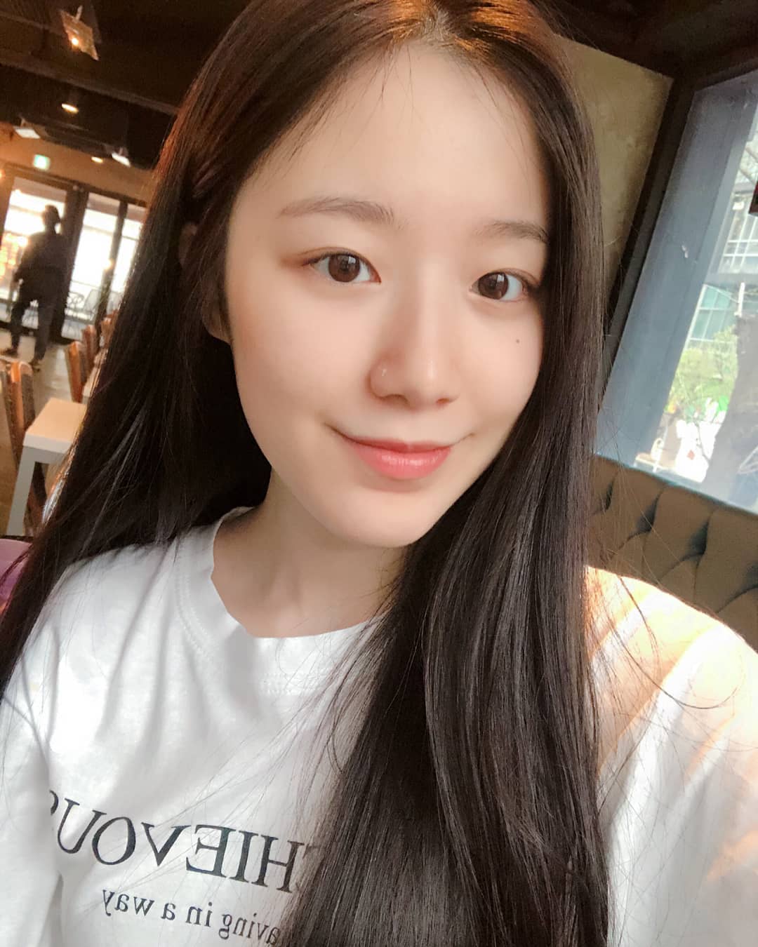 (G)I-DLE Shuhua Shows Lovely Beauty in New SNS Photo | KpopStarz