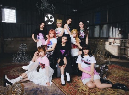JYP NiziU, 'CLAP CLAP' topped the Japanese Oricon Daily Single Chart