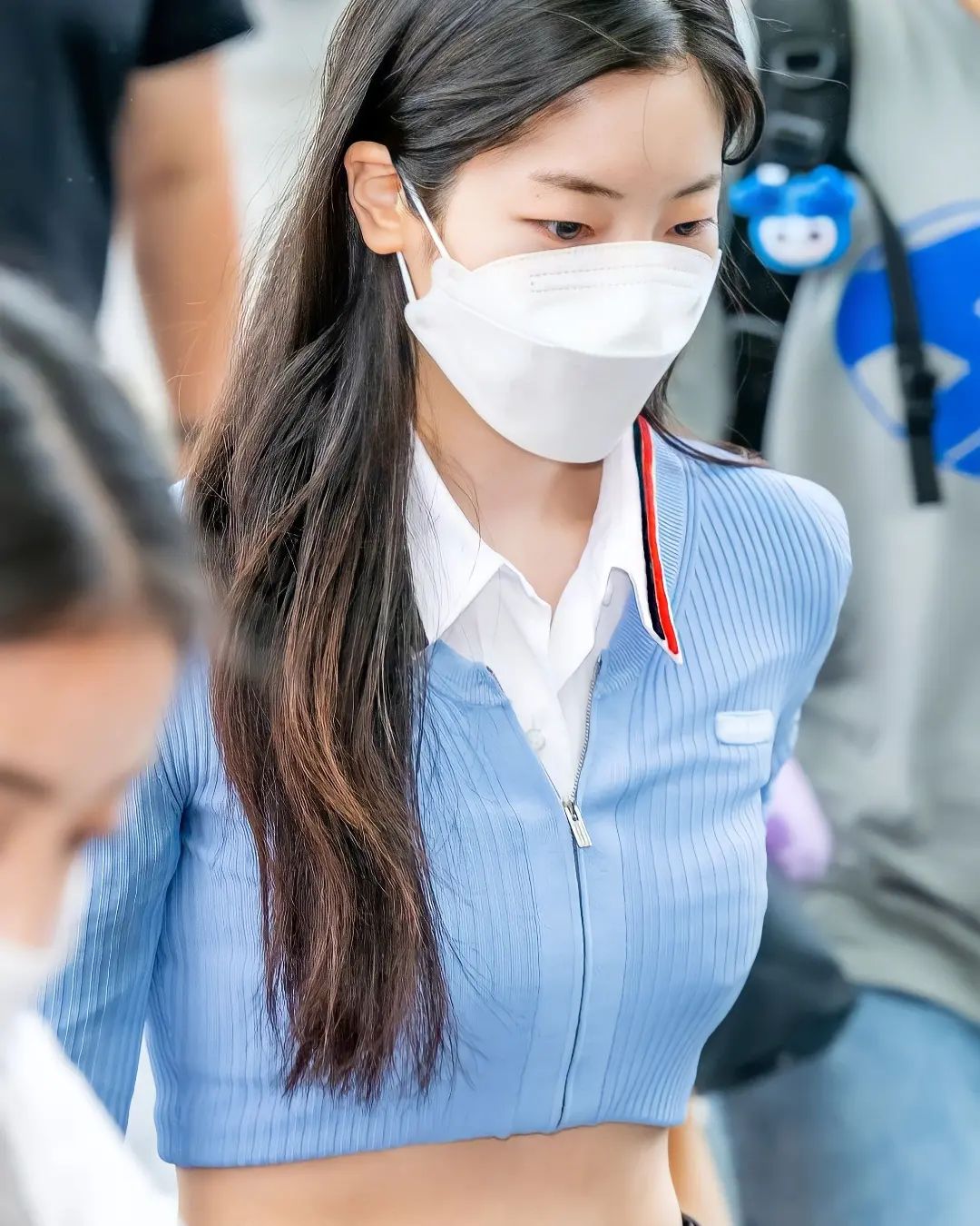 TWICE Dahyun, was this bold... Airport fashion revealing 'ant waist'