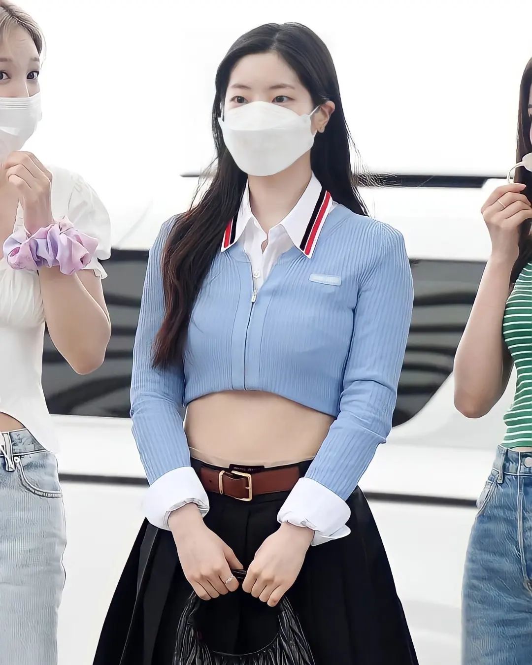 TWICE Dahyun, was this bold... Airport fashion revealing 'ant waist'