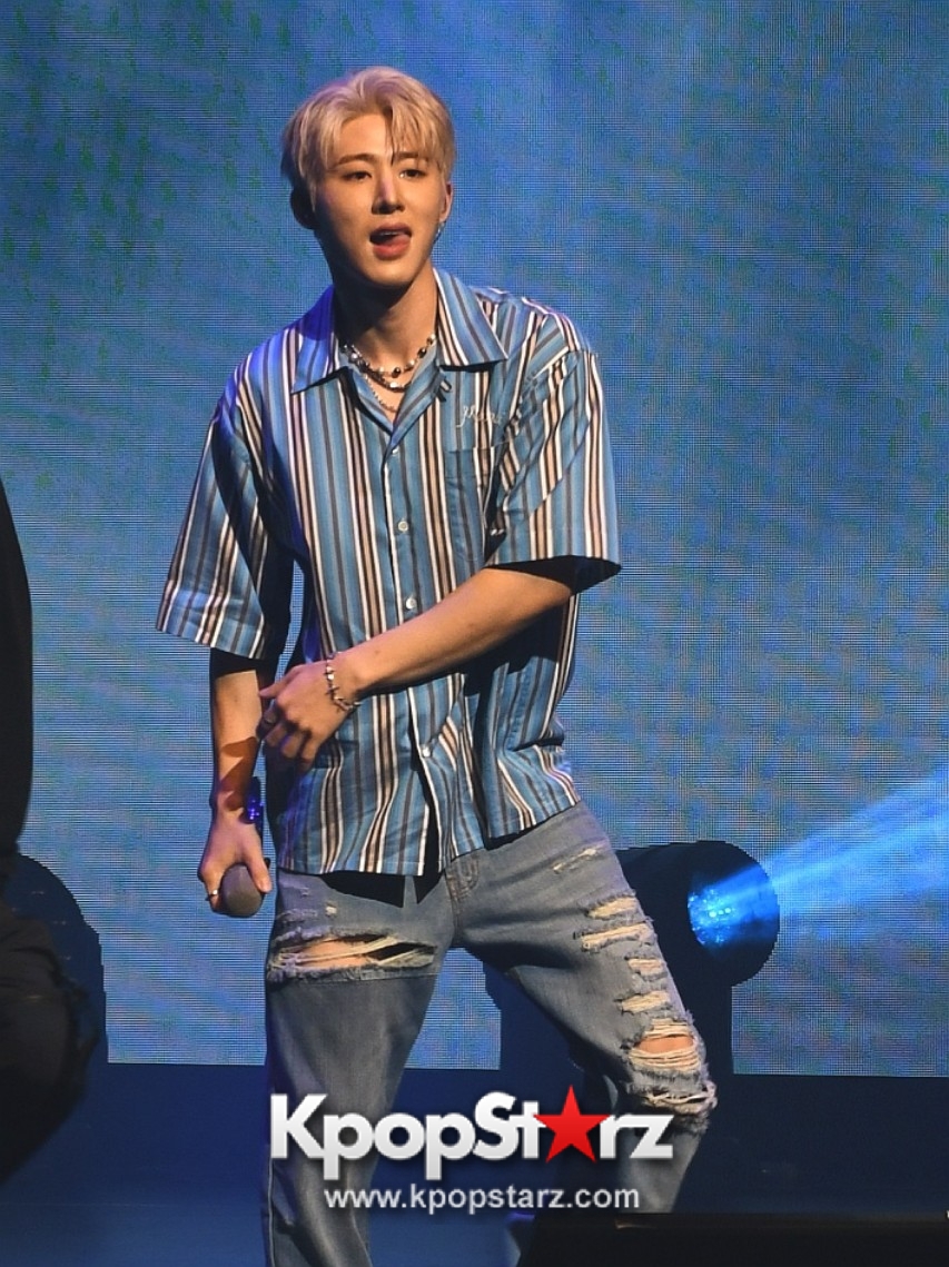 B.I Successfully Holds His First Solo Fan Meet In Singapore [PHOTOS]
