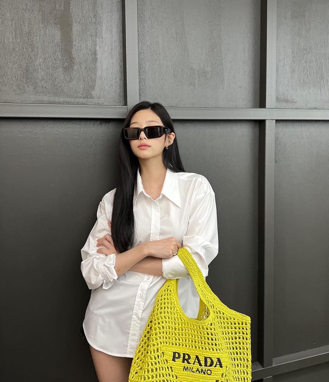 6 K-pop Idols Flaunting the Popular Prada Tote Bag: Who Rocked It