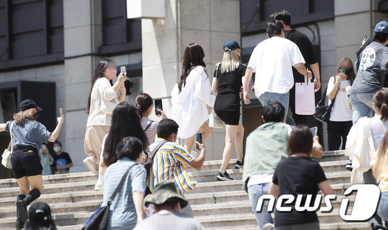 Tiffany Sunny on the way to work with the twinkling radio