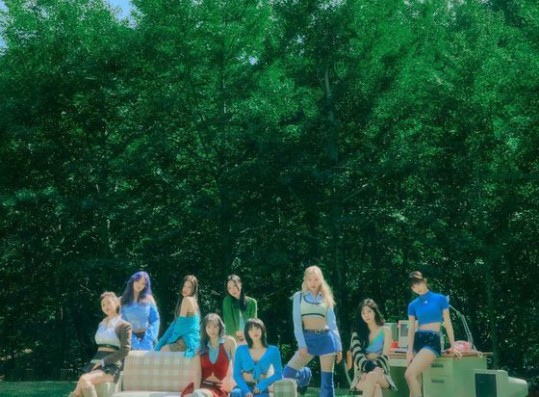 TWICE, dazzling visuals... Retro concept photo released