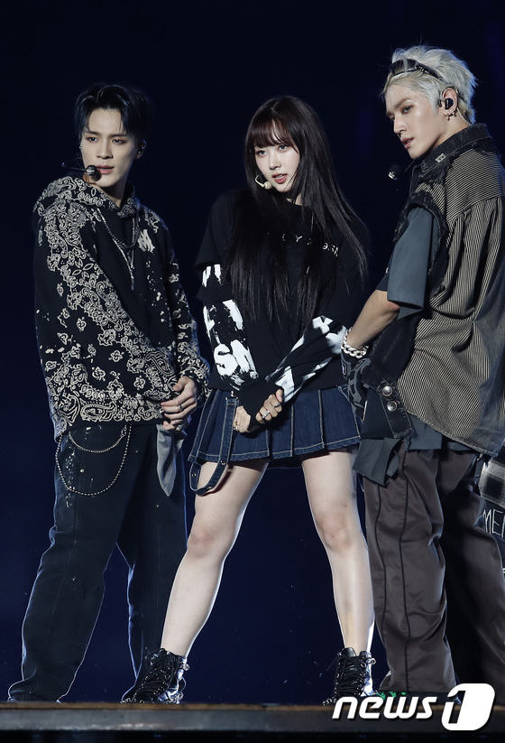 Giselle·Taeyong·Jeno, attention-focused stage