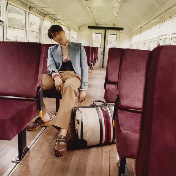 Kai, equipped with Chuseok commemorative luxury items… cool autumn man