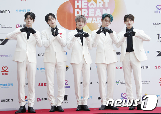 TXT Spreads Love to HEART DREAM AWARDS