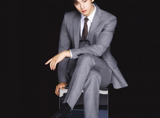 Cha Eun-woo, wearing a suit and boasting an all-time visual is also a 'face genius'