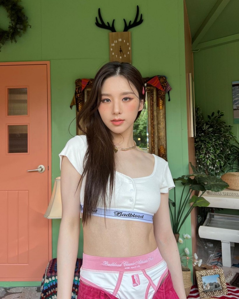 THIS Female Idol Becomes Hot Topic Following 'Visible Underwear' Outfit