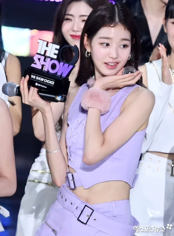 IVE ‘THE SHOW’ Trophy Breaks—Jang Wonyoung’s Adorable Reaction Draws Attention