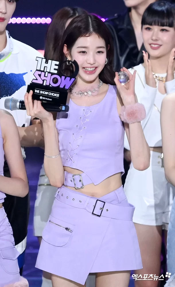 IVE ‘THE SHOW’ Trophy Breaks—Jang Wonyoung’s Adorable Reaction Draws Attention