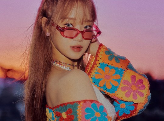 'Solo Debut' Yoojung, 'Sunflower' concept photo released... cool visual