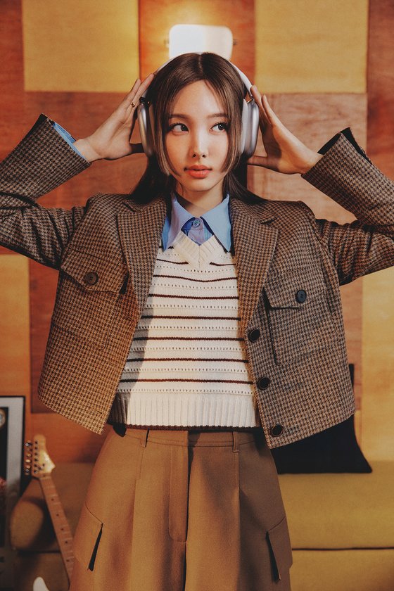 TWICE Nayeon, fall clothes are also lovely… to a bright smile