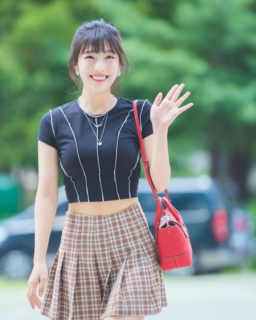 Tips on How To Dress Like Red Velvet Joy on Instagram: Must-Have Outfits, Where To Find, More!