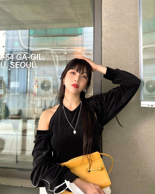 valor engañar lámpara How To Dress Like Red Velvet Joy on Instagram: Must-Have Outfits, Where To  Find, More! | KpopStarz