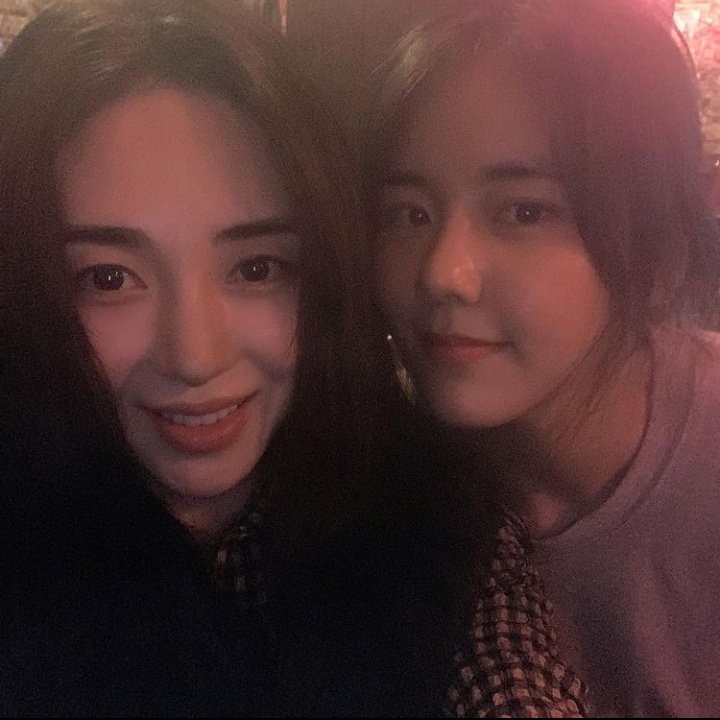 Kwon Mina Hanging out With AOA Hyejeong