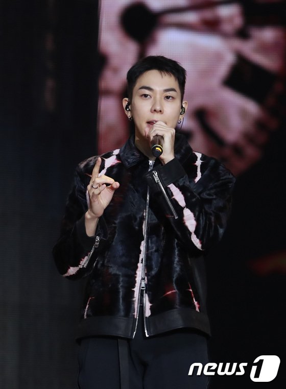 Rapper Loco announces wedding this fall... "A friend of the same age who grew up in the same neighborhood as a child"