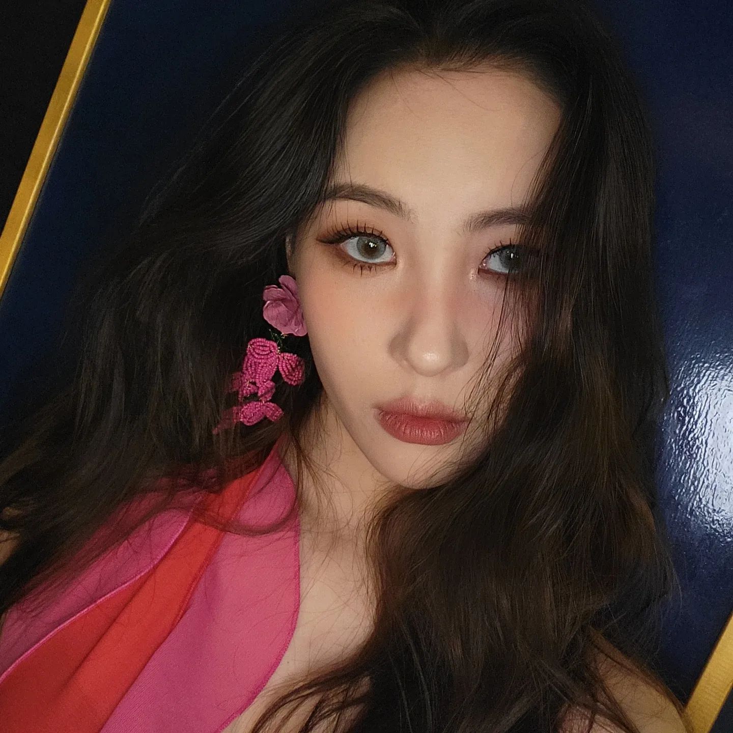 Sunmi, a sexy 45.6kg skinny body up to the collarbone.. Her face is like a cat