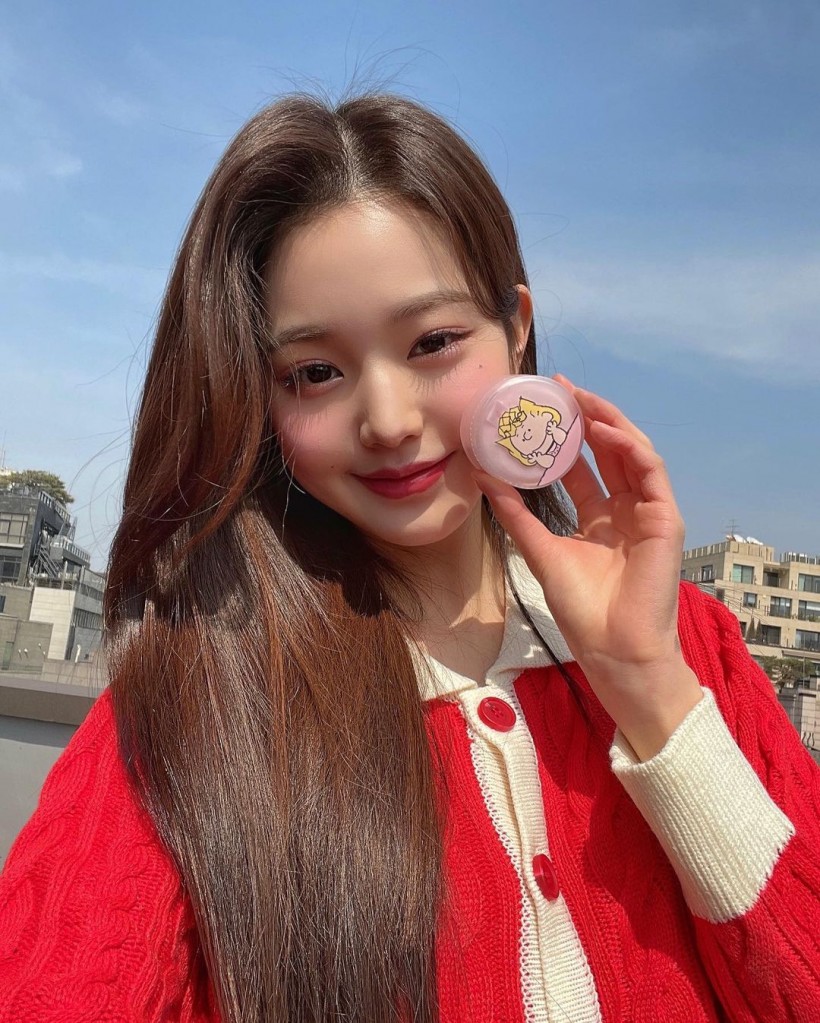 IVE Jang Wonyoung Makeup, Fashion: 3 Tips To Achieve 'It Girl' Look