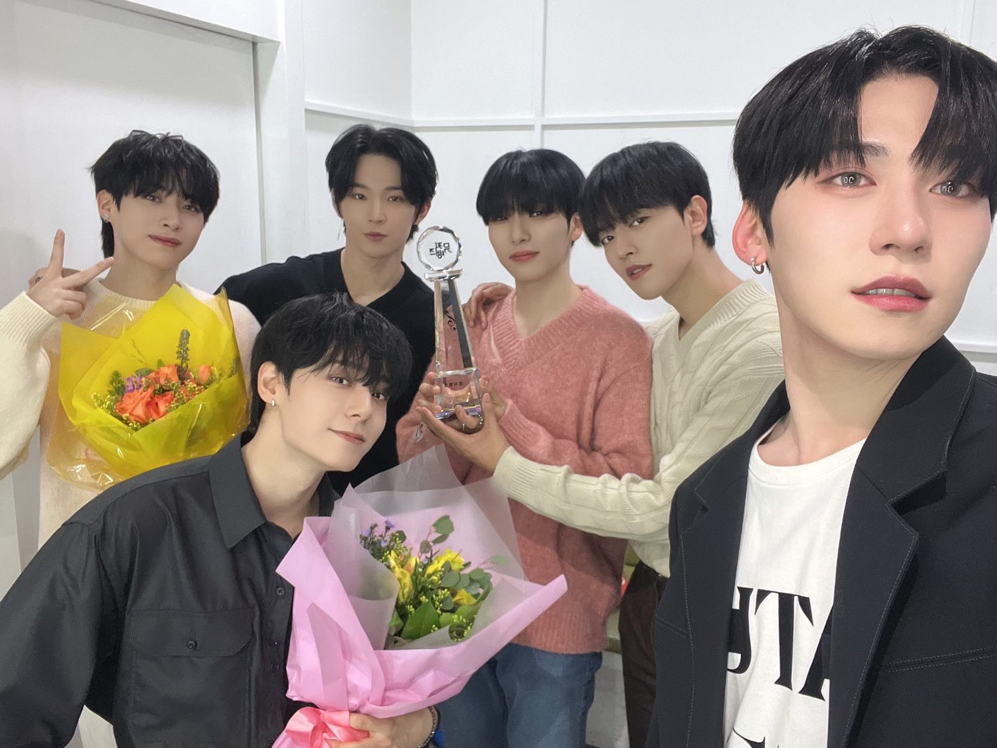 ONEUS wins “Music Bank”, IVE fans question KBS transmission points