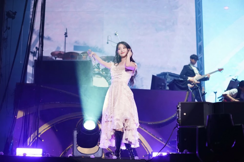 IU Confesses Health Problem During ‘The Golden Hour’ Concert