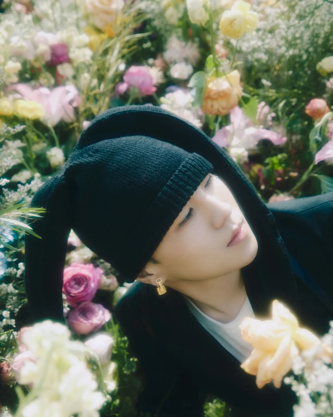 'Comeback on the 29th' BE'O releases first concept photo... BE'O in flowers