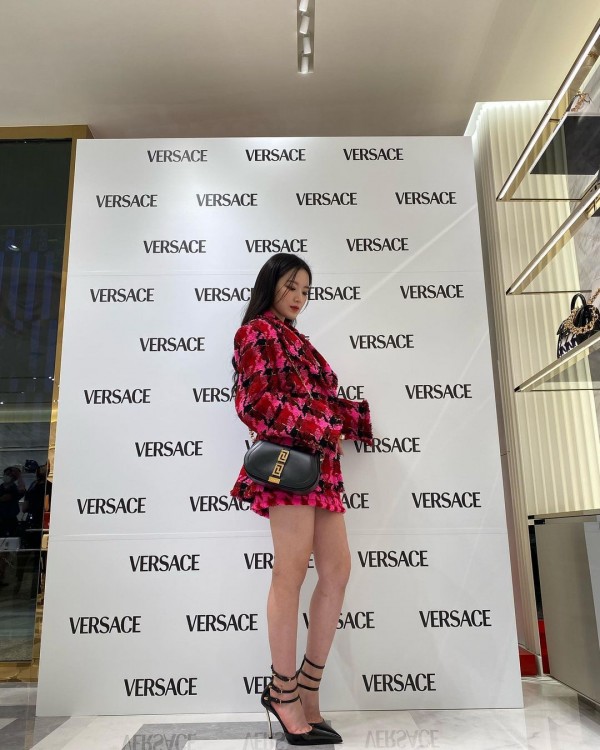 (G) I-DLE Shuhua criticizes after appearing at the Versace Event - here's why