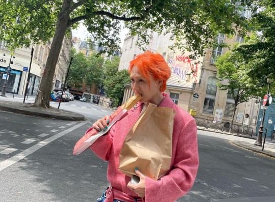 Dawn inhales 'whole' baguettes on the street... ‘♥ HyunA’ will be surprised too