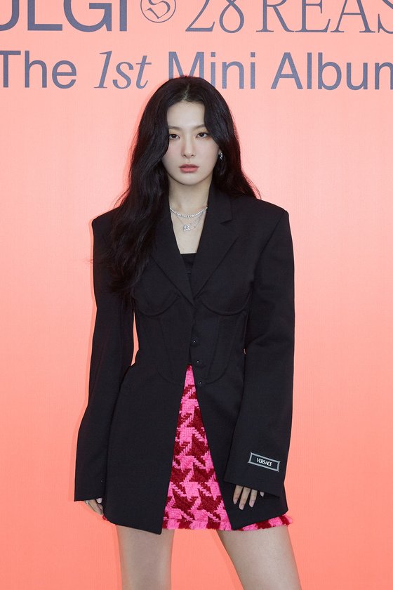 "Tears to cheer for Red Velvet" 'All-rounder' Seulgi, first solo with all effort and worries