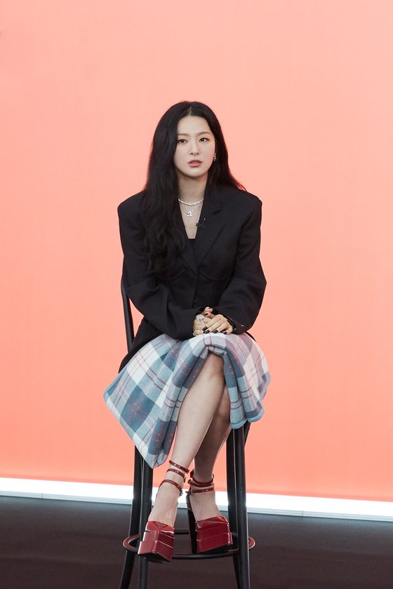 "Tears to cheer for Red Velvet" 'All-rounder' Seulgi, first solo with all effort and worries