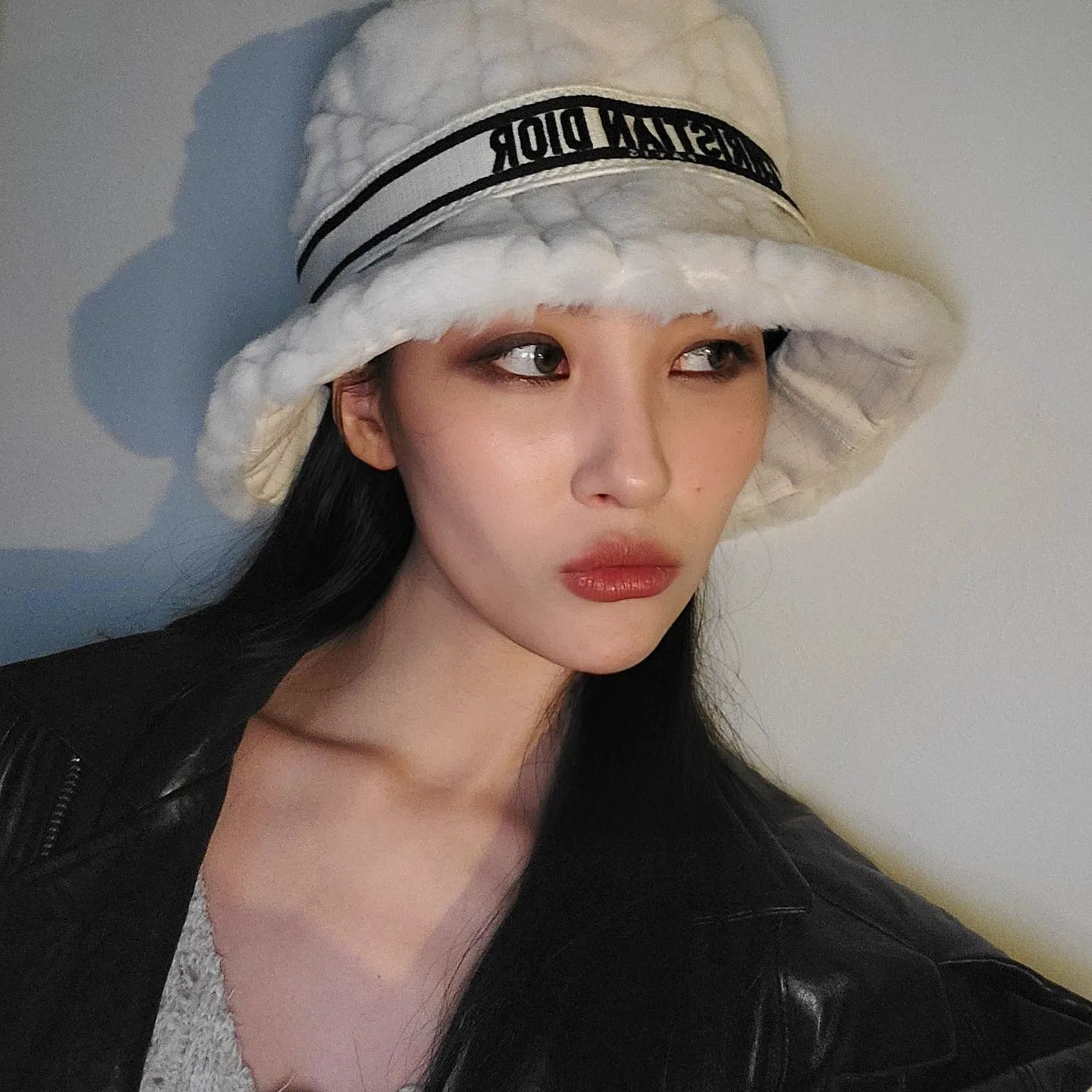 Sunmi, styled with a hat