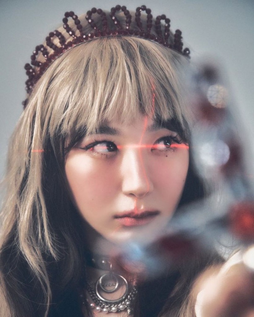 Plagiarized? Lee Chaeyeon's Album Draws Flak For Similarities With SHINee Key's Design