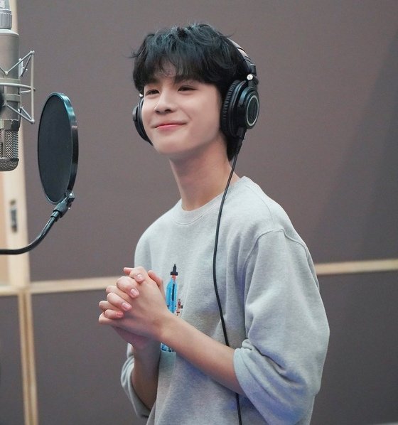 Jung Dong-won reveals behind-the-scenes cuts from 'Love Actually' recording studio