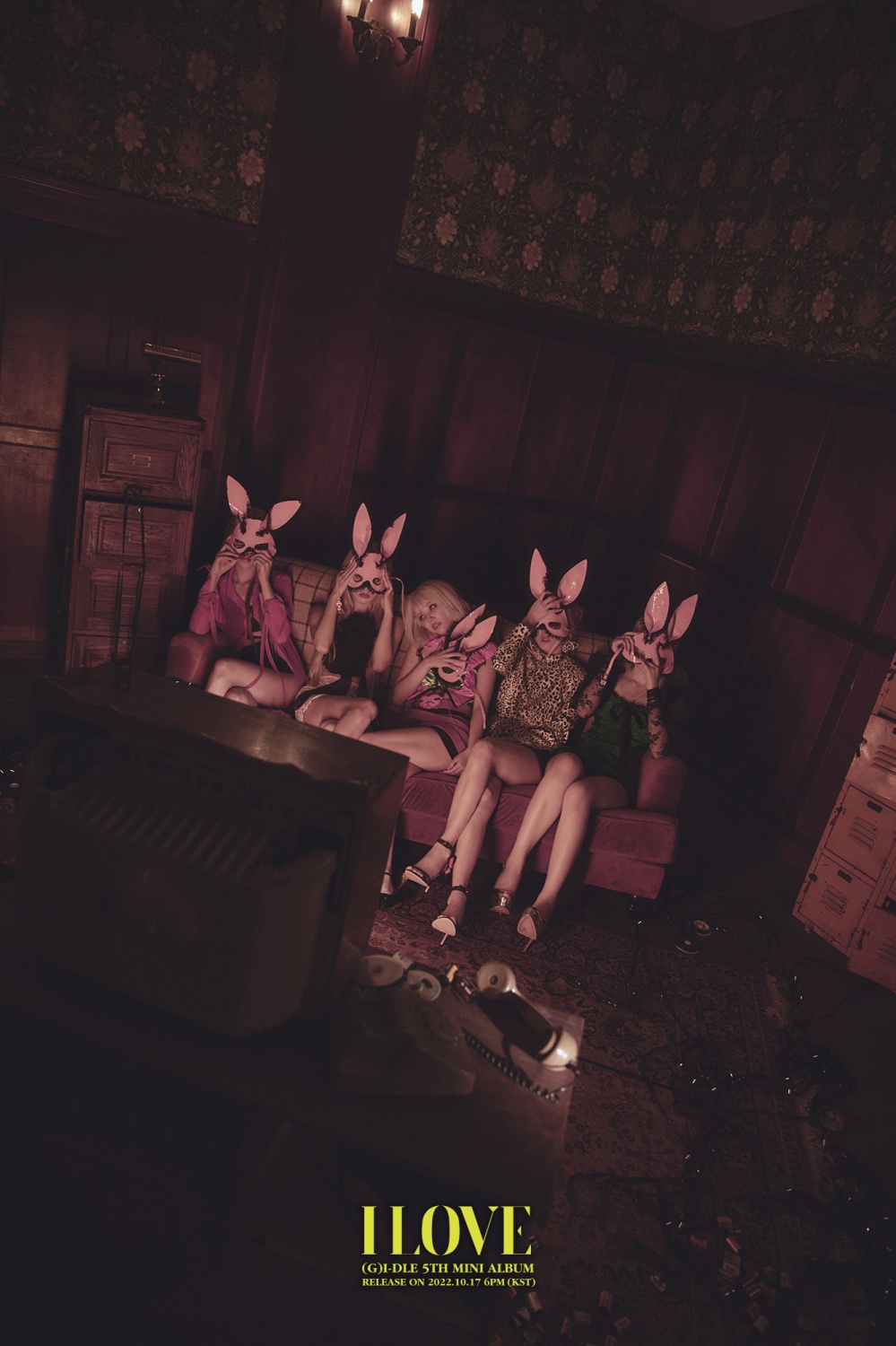 (G)I-DLE surpasses 700,000 pre-orders for new album... own best