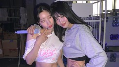 TWICE Dahyun X Momo, boldly cropped look.. Even if she is skinny like this, her abs are clear.