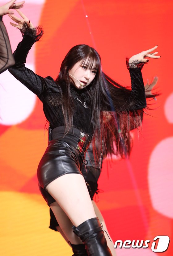 "324 year old vampire" LEE CHAE YEON, IZ*ONE take off and stand alone