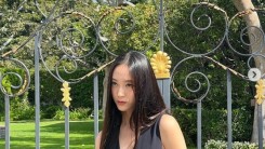 Krystal Jung, 'Young & Rich' beauty radiates in the US... 'Bold neckline'