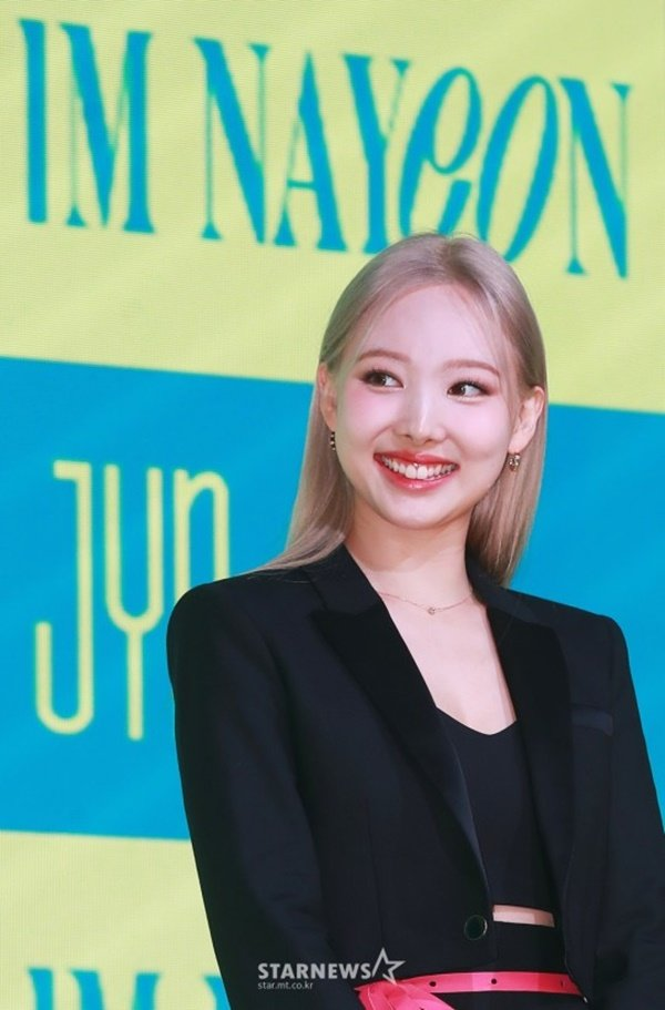 TWICE Nayeon Garners Applause for Professionalism—Here's What Happened