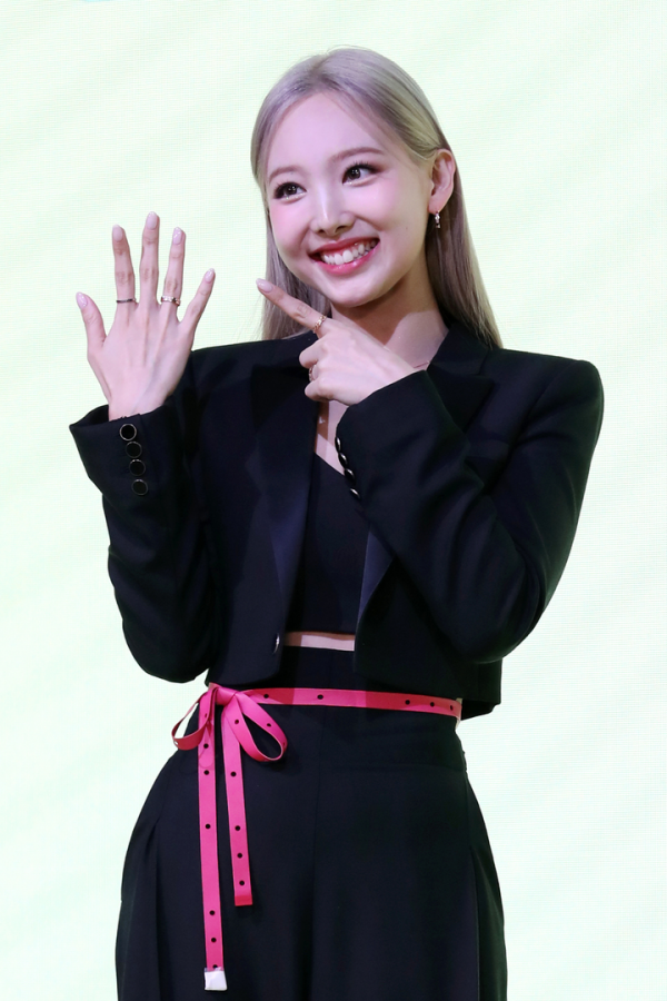 TWICE Nayeon Garners Applause for Professionalism—Here's What Happened