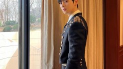 Cha Eun-woo, the prince's visual.. The uniform is also perfect