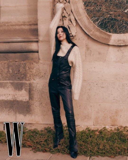 Sunmi, catch a street lamp in Paris and be chic