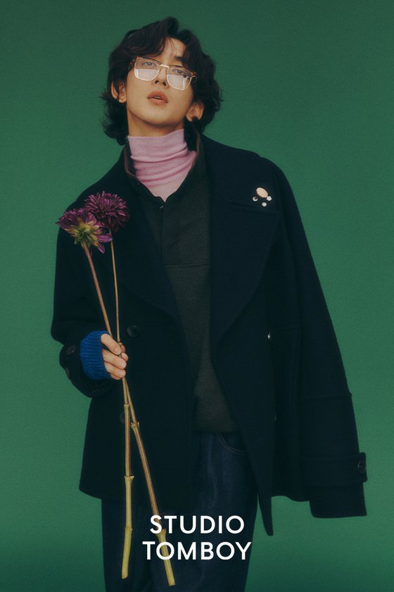 Choi Jung-hoon with flowers… Winter boyfriend look