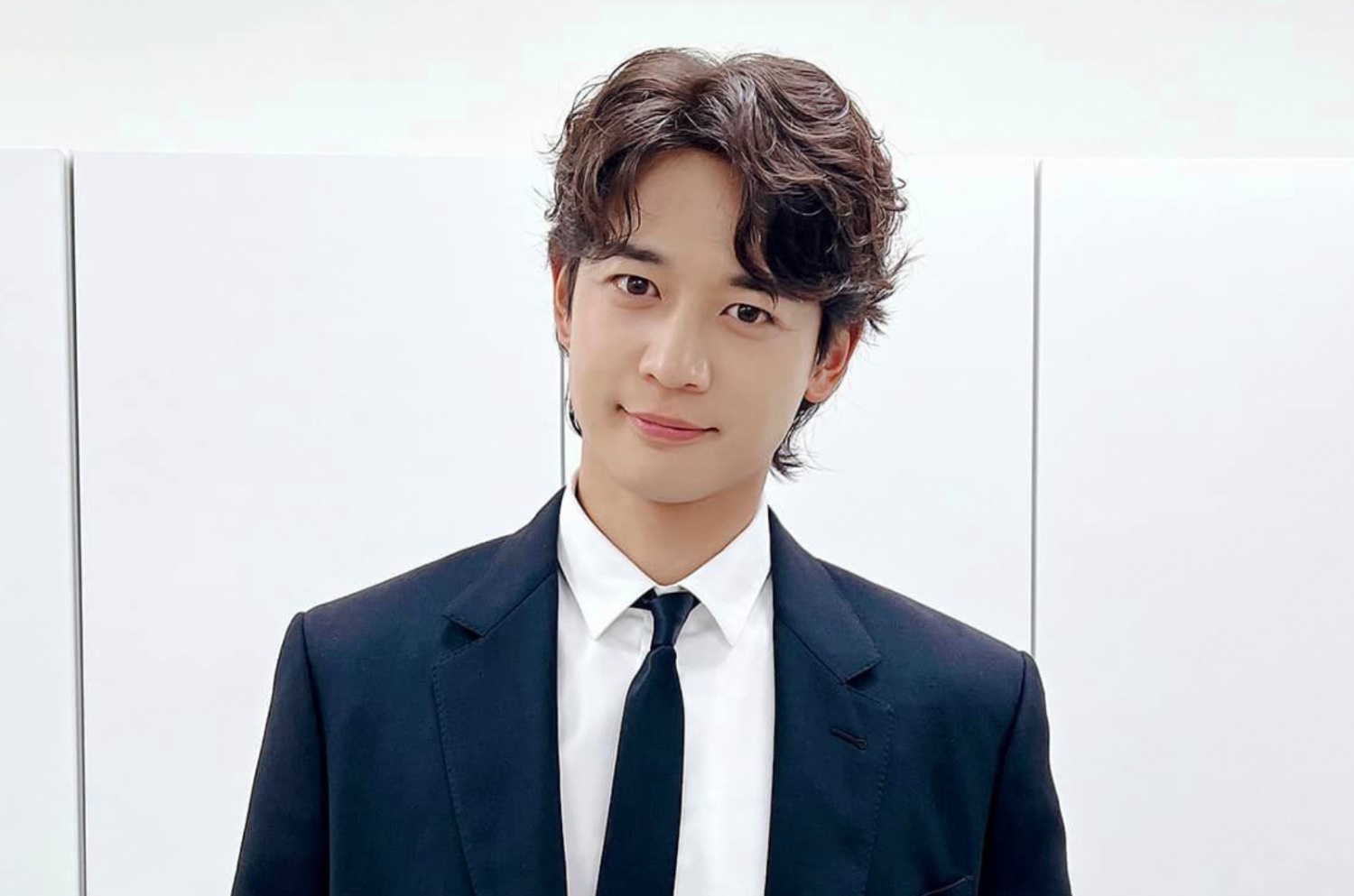 SHINee Minho announced that he will be releasing a solo album this month + SM replies