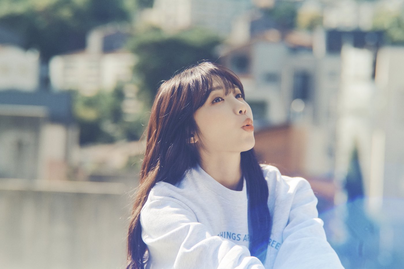 Jung Eun-ji releases her first remake album today... Healing vocals included