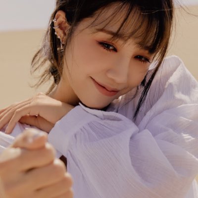 Jung Eun-ji releases her first remake album today... Healing vocals included